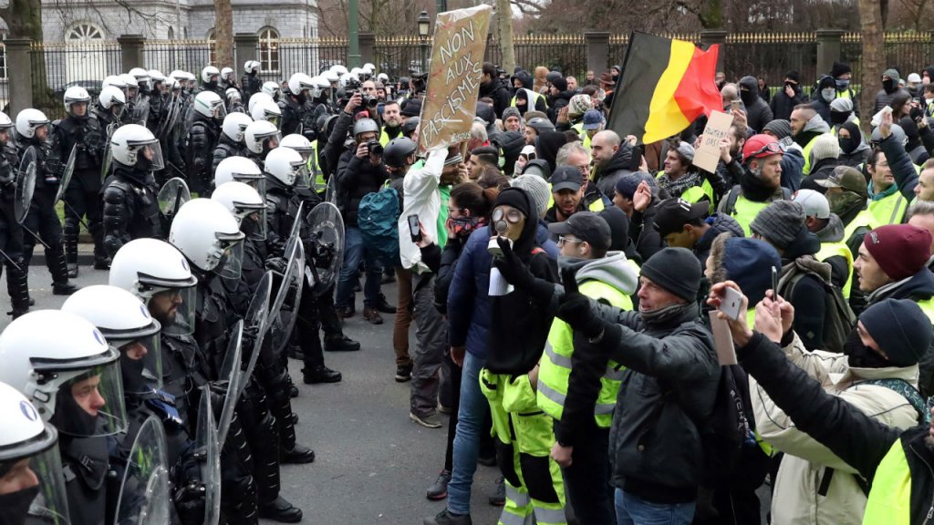 Yellow vest movement (what revolution is the Yellow vest movement)